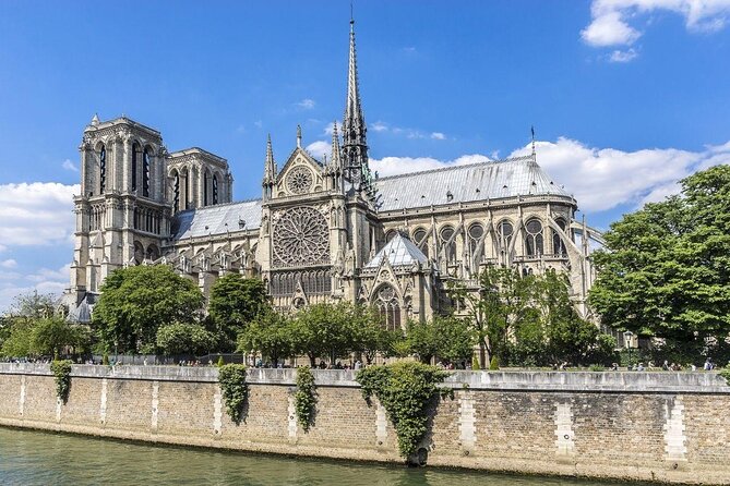 Paris Seine River Dinner Cruise with Champagne and Window Seating - Key Points You Should Know Before You Go