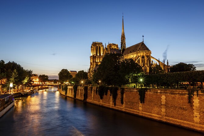 Paris Seine River Dinner Cruise with Champagne and Window Seating - Who This Seine Dinner Cruise Fits Best