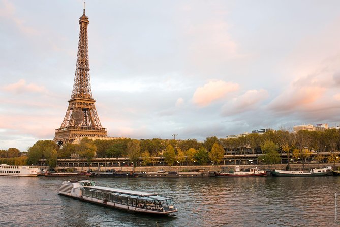 Paris Seine River Gourmet Lunch Cruise with Champagne Option - How the service usually feels when everyone is hungry