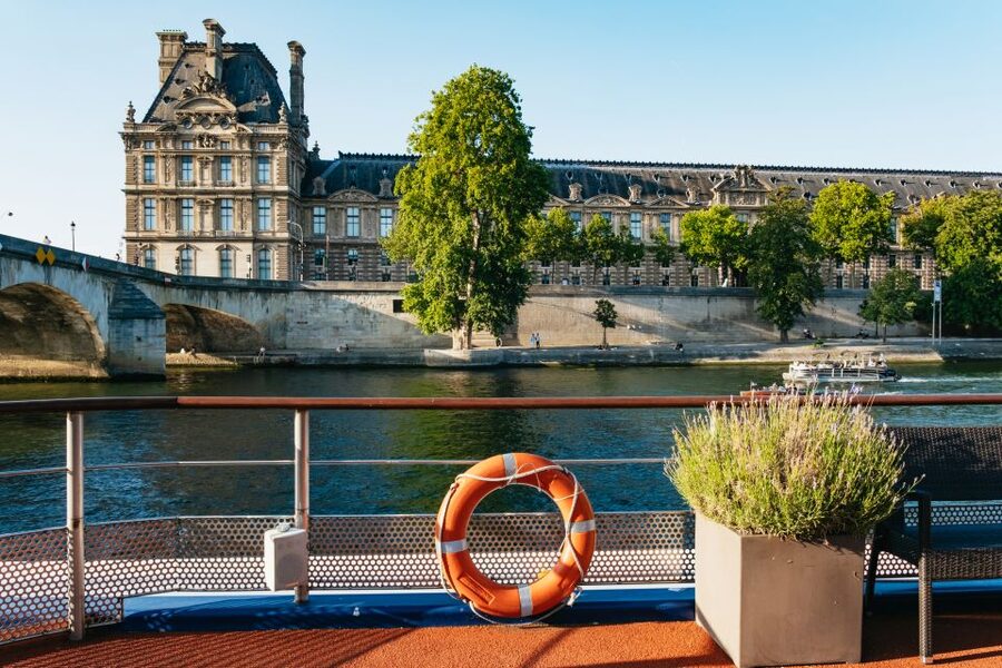 Paris: Seine River Panoramic Views Dinner Cruise - A 10-Person Seine Cruise That Feels Like Your Own Private Ride