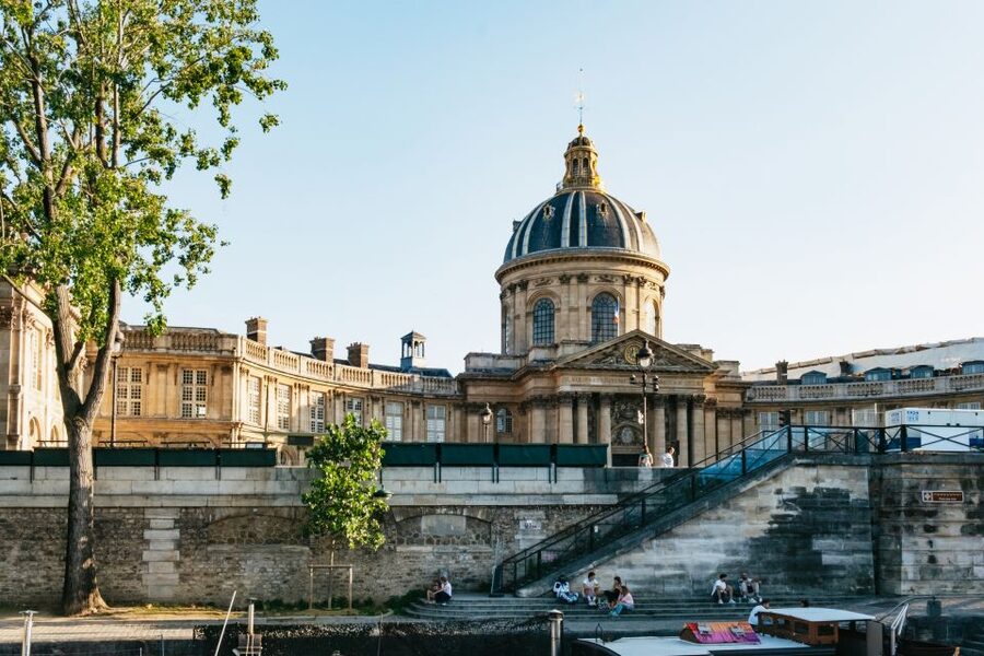 Paris: Seine River Panoramic Views Dinner Cruise - Outdoor Terrace vs Inside Windows: How to Photograph Paris Without Stress