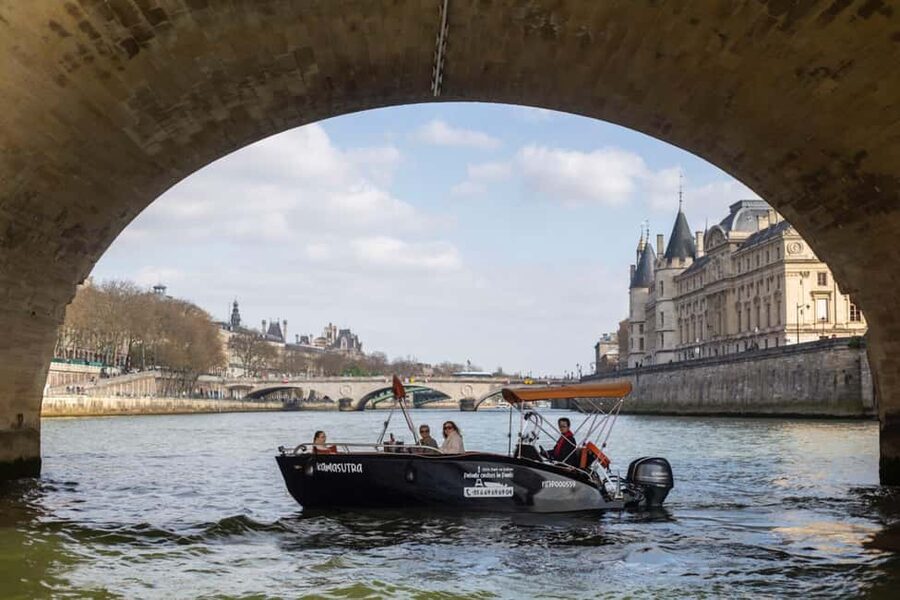 Paris: Seine River Private Cruise - What makes the experience feel special: snacks, drinks, and Bluetooth speakers