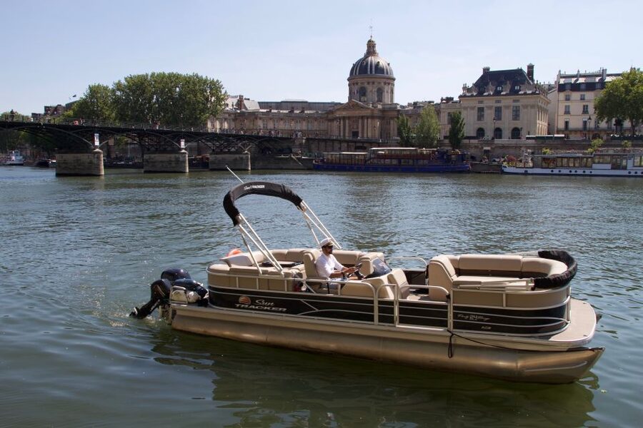 Paris: Seine River Private Guided Pontoon Boat Cruise - What you’ll see from the Seine: Eiffel Tower, Louvre, Notre Dame, and more