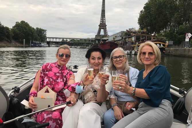 Paris Seine River Private or Shared Boat Tour - Île aux Cygnes and the Statue of Liberty replica near the Eiffel Tower