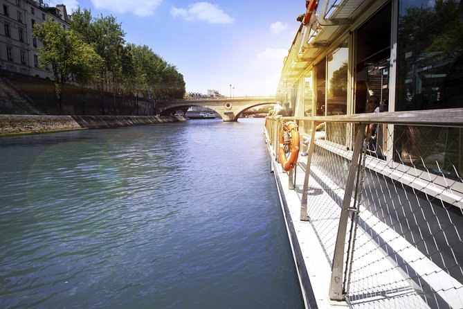 Paris Seine River Sightseeing Cruise with Commentary by Bateaux Parisiens - On Board: Audio Commentary, Open Views, and Where to Sit