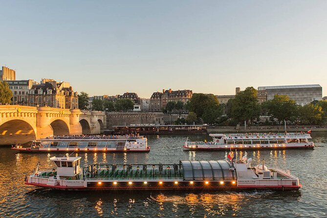 Paris: Seine River Sightseeing Sunset Cruise with Champagne - Past Hôtel de Ville to the Pont des Arts View Trio