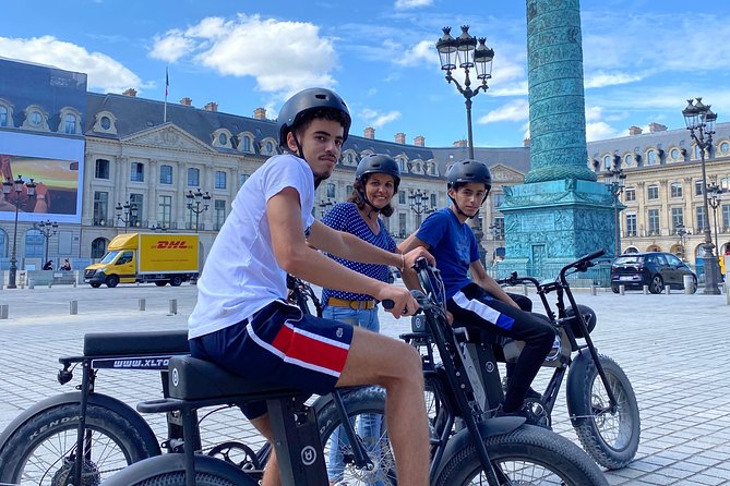 Paris Sightseeing Family Friendly Guided Electric Bike Tour - Eiffel Tower, Trocadero gardens, and the Chaillot Palace view