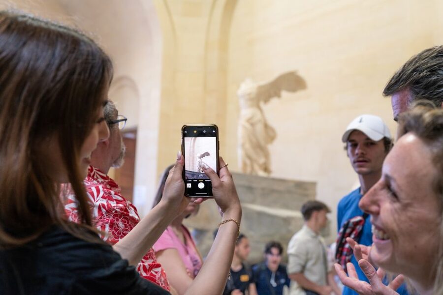 Paris: Skip-the-Line Louvre Highlights Guided Tour - How your guide helps you read the Louvre layout
