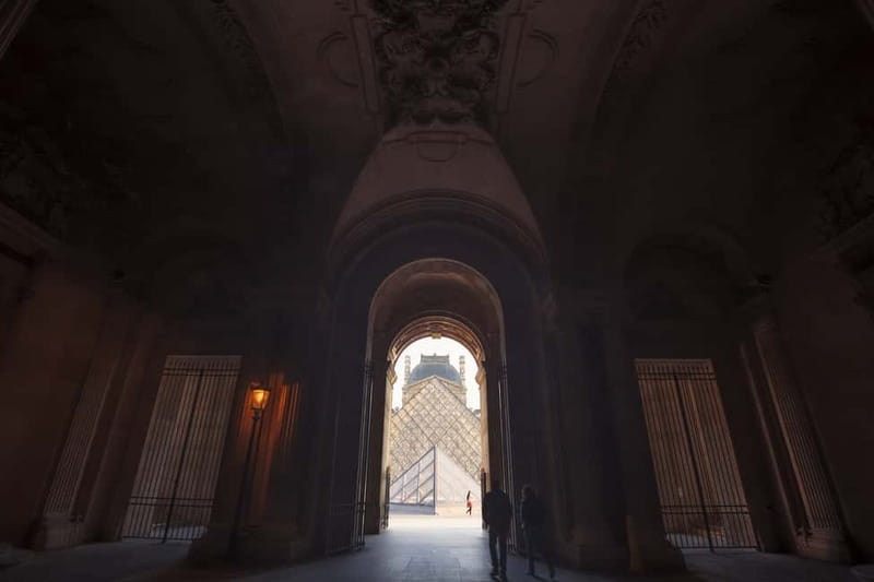 Paris: Skip-the-Line Louvre Highlights Tour with Mona Lisa - Group size at 9:30 AM, and why it changes everything
