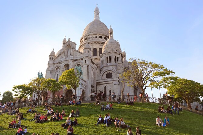 Paris: Small Group Moulin Rouge &Sacré Cœur Montmartre Tour - Wall of Love and Le Bateau-Lavoir: romance, then art-world origins