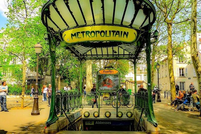 Paris: Small Group Moulin Rouge &Sacré Cœur Montmartre Tour - A quick wine-growing detour and La Bonne Franquette café time