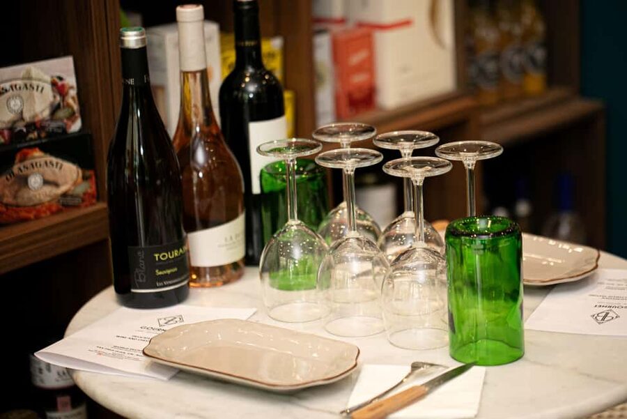 Paris: Tasting of 3 Wine and 3 Cheese - Wine-and-cheese in a Paris boutique, not a big tour room