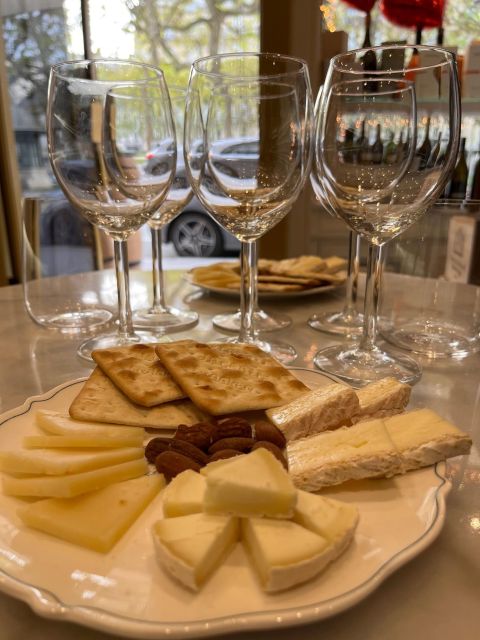 Paris: Tasting of 3 Wine and 3 Cheese - Who runs the show, and why it feels personal