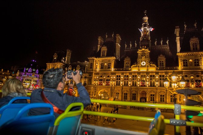 Paris Tootbus Festive Christmas Lights Tour - Holiday windows stop at 74 Bd Haussmann: a smart break from bus time