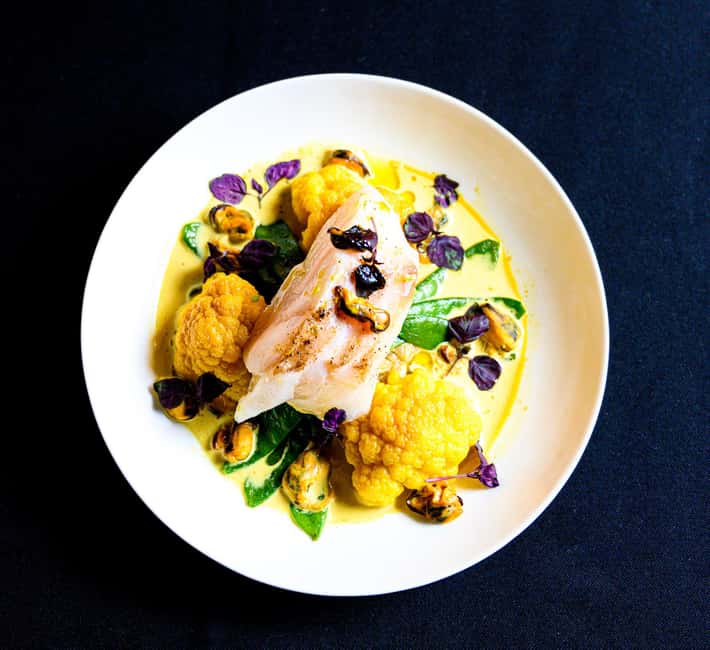 Paris: VIP Dinner and Cabaret Show at Paradis Latin - Price and value at $330 per person, what you are really paying for