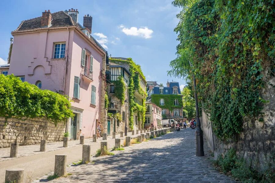Paris: Walking Tour of Montmartre - Practical tips, what to wear, and who it suits
