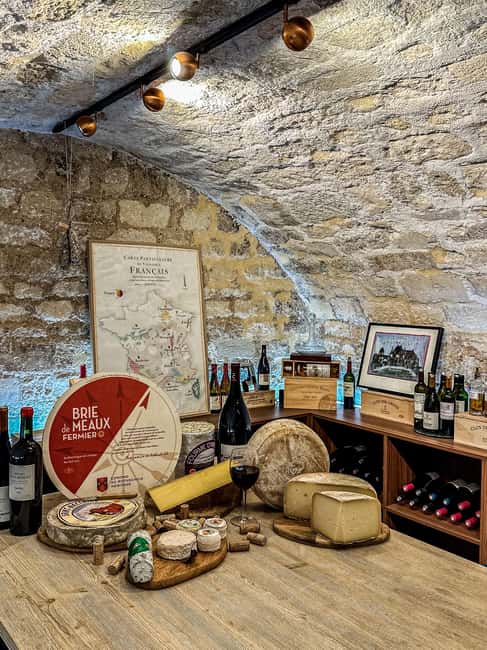 Paris: Wine & Cheese Tasting Master Class Near Eiffel Tower - Your Tasting Lineup: 2 Whites, 3 Reds, and the Terroir Lesson