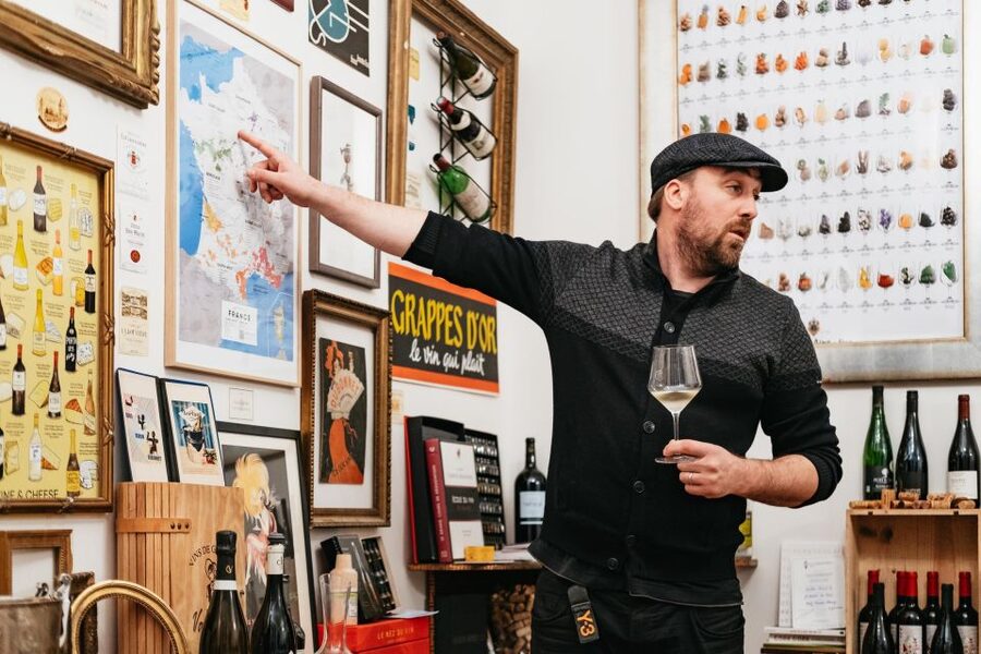 Paris: Wine Tasting Experience with 6 Wines and Cheese Board - The 2-hour rhythm: talk, taste, pair, repeat
