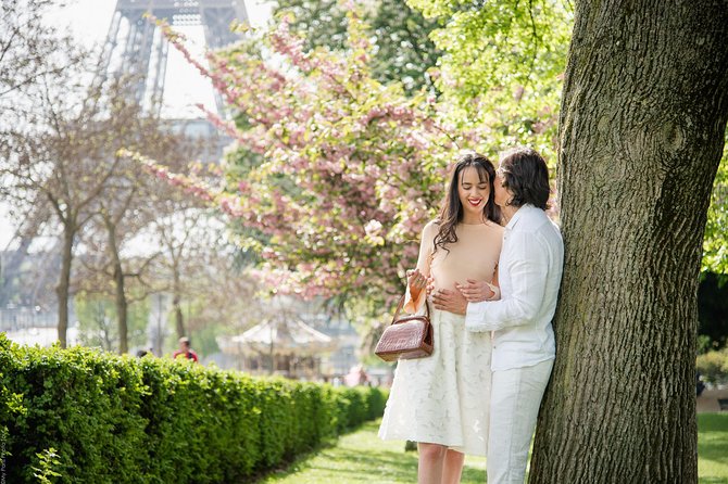 Parisian Life Style Private Photo Shoot at Eiffel Tower - What to wear and bring for Eiffel Tower + Seine-style photos