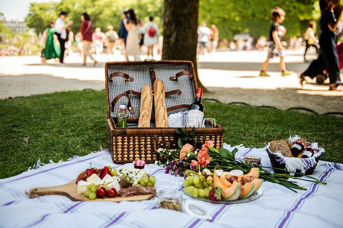 Parisian Romantic Picnic - Key things that make this picnic work