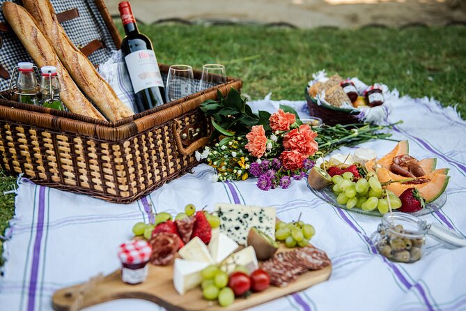 Parisian Romantic Picnic - The timing choice: lunch versus dinner