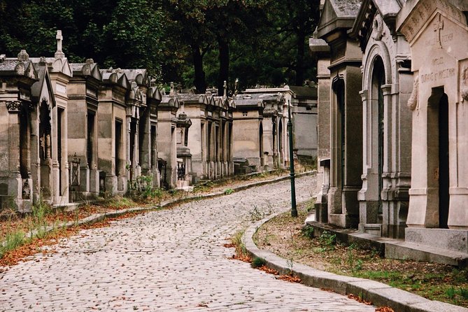 Pere Lachaise Cemetery Paris - Exclusive Guided Walking Tour - Why a guided walk makes Père Lachaise much easier