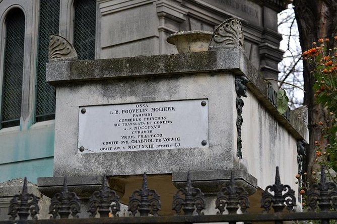 Pere Lachaise Cemetery Walking Tour in Paris - Short tour pacing: how 2 hours works in your schedule