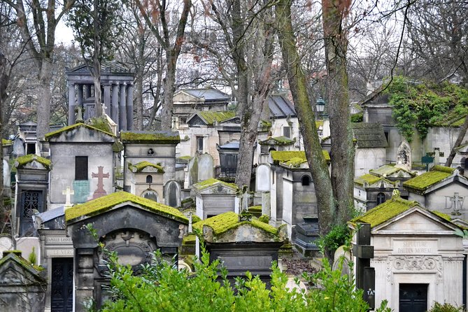 Pere Lachaise Cemetery Walking Tour in Paris - Entering from the North Entrance, and why that hill trick is smart