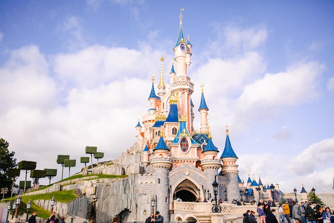 Personalized Transport service from Disneyland to Paris - Where You Meet Your Chauffeur, From Airports to Hotels
