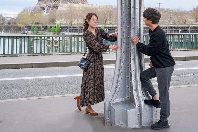 Photo Session in Paris - Photographer at the Eiffel Tower - What to Wear and Bring for Eiffel Tower Photos