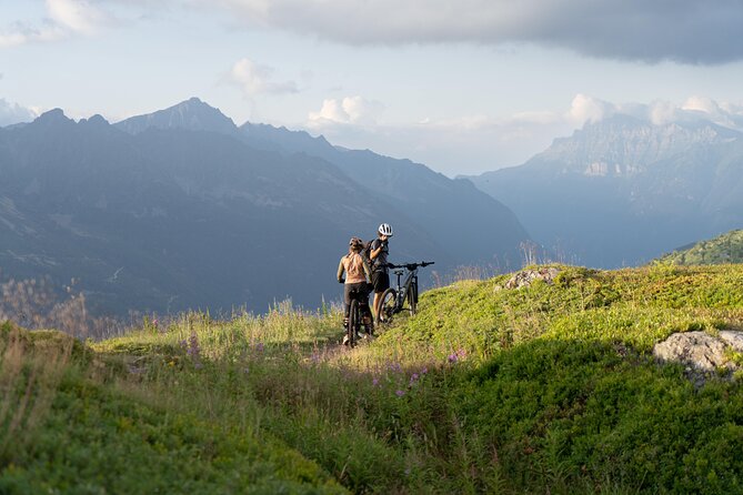 Point of view on the glaciers of Chamonix by electric mountain bike - Guides matter: Nathan and Bruno’s patience is the real advantage