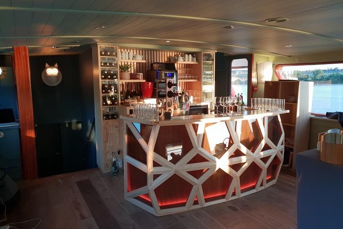 Prestige Commented Cruise glass of wine and Canelé in Bordeaux - The Wine and Canelé Moment, Done the Easy Way