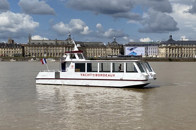 Prestige Commented Cruise glass of wine and Canelé in Bordeaux - Small Boat, Relaxed Timing, and How to Plan Your Day