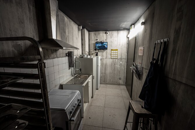 Prison Break - Escape game in Montpellier - French language worries: why the room works for non-French speakers