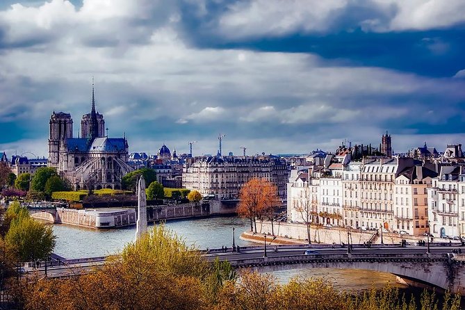 Private 4-hour city tour of Paris with driver and official guide - Price and value for a private 4-hour Paris loop