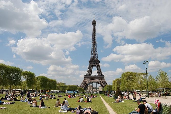 Private 4-hour city tour of Paris with driver and official guide - Eiffel Tower views from Trocadero: the photo stop that sets the tone