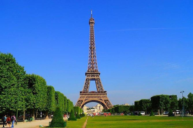 Private 4-hour city tour of Paris with driver and official guide - Arc de Triomphe: the waiting driver advantage