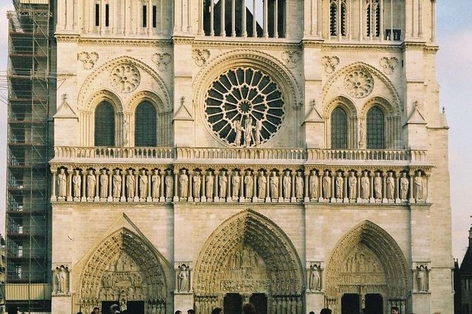 Private 4-hour city tour of Paris with driver and official guide - Montmartre and Moulin Rouge: stairs, photo angles, and timing limits