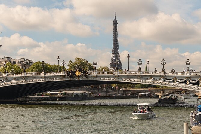 Private Cruise to Discover Paris - Where You Meet, What You Bring, and How the Timing Works