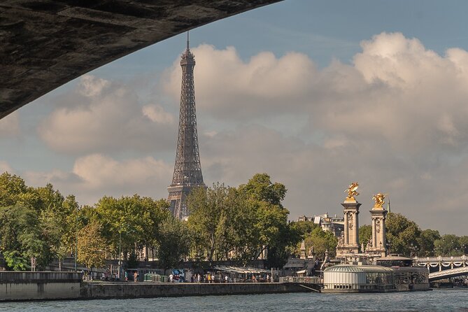 Private Cruise to Discover Paris - Included vs Not Included: Simple, Clear Choices