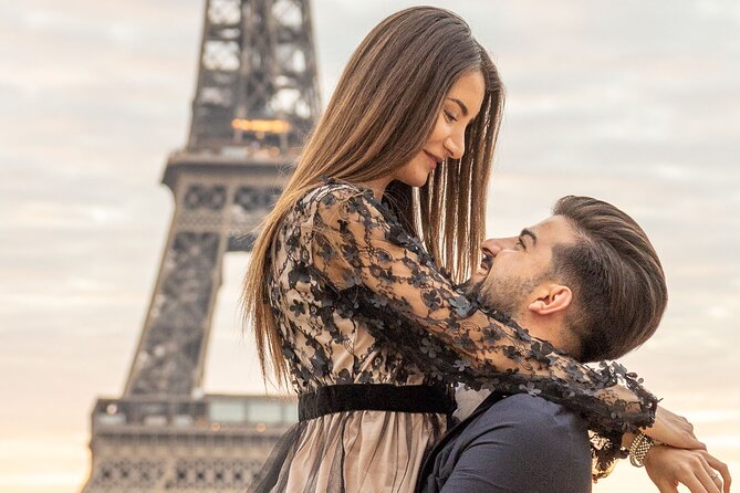 Private Guided Professional Photoshoot by the Eiffel Tower - Timing, crowds, and why your start time matters
