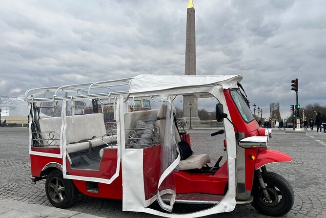 Private Highlights of Paris Tuk-Tuk Experience - Entering Paris in a tuk-tuk, without losing the fun