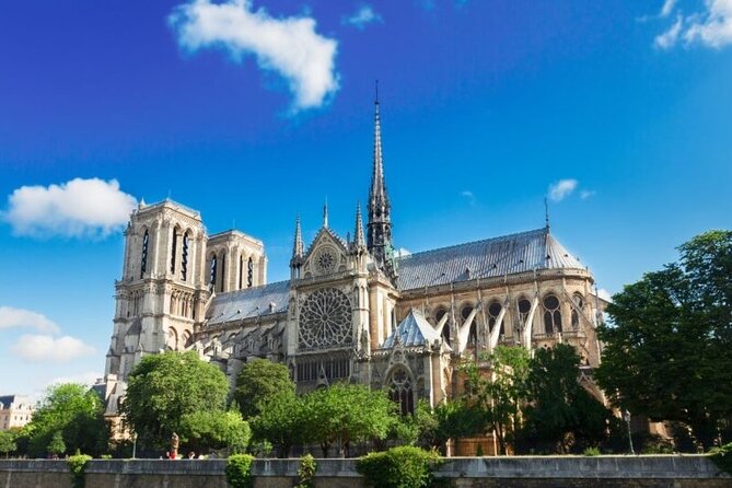 Private Highlights of Paris Tuk-Tuk Experience - Designer squares to end on a stylish note