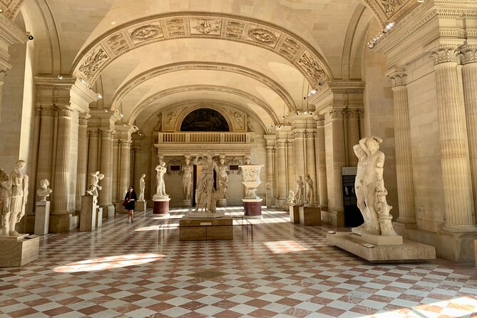 PRIVATE Louvre Wonders & Hidden Treasures Visit - Starting at 157 Rue Saint-Honoré, ending at the Louvre Pyramid
