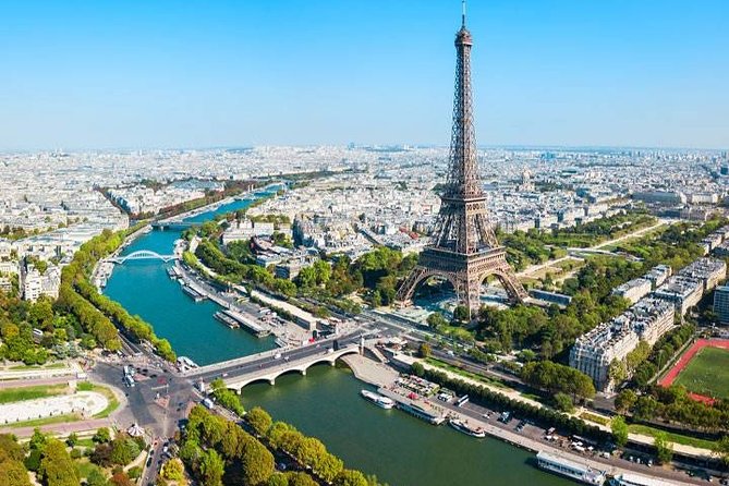 Private One-Way Transfer: City of Paris - The mini-van ride: comfort, small extras, and real driver help