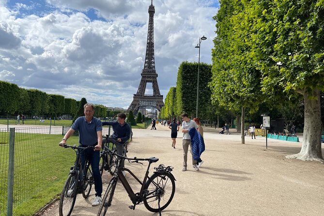 Private Paris E-bike city highlights tour - Petit Palais and Grand Palais: universal exhibition leftovers you can still admire