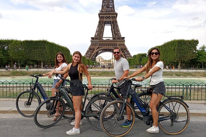 Private Paris E-bike city highlights tour - Meeting point near the Eiffel Tower area and how the ride starts