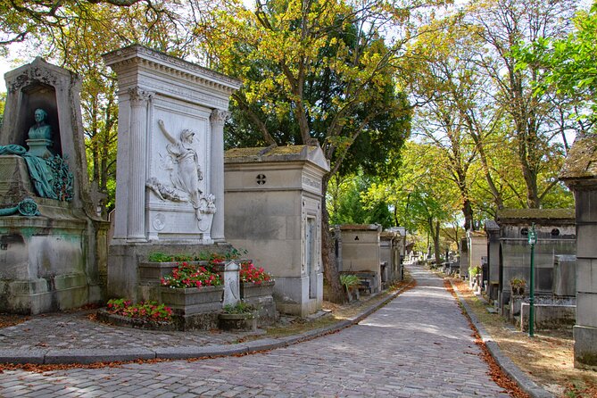 Private Père Lachaise Cemetery Walking Tour - Stop Spotlight: Héloïse and Abélard, plus the Tombs People Come For