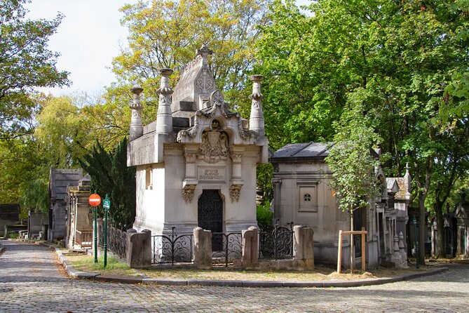 Private Père Lachaise Cemetery Walking Tour - Getting There: Public Transit and the Paris Shuttle Option