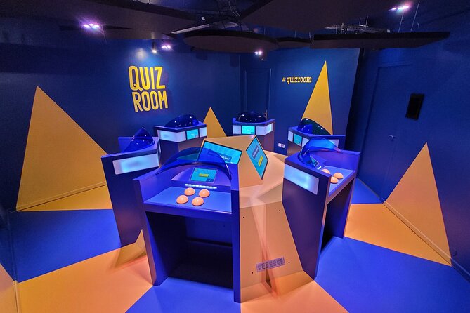 Private Quiz Room Game Session in Aix en Provence - Game One strategy: use jokers, read the room, and play the opponent
